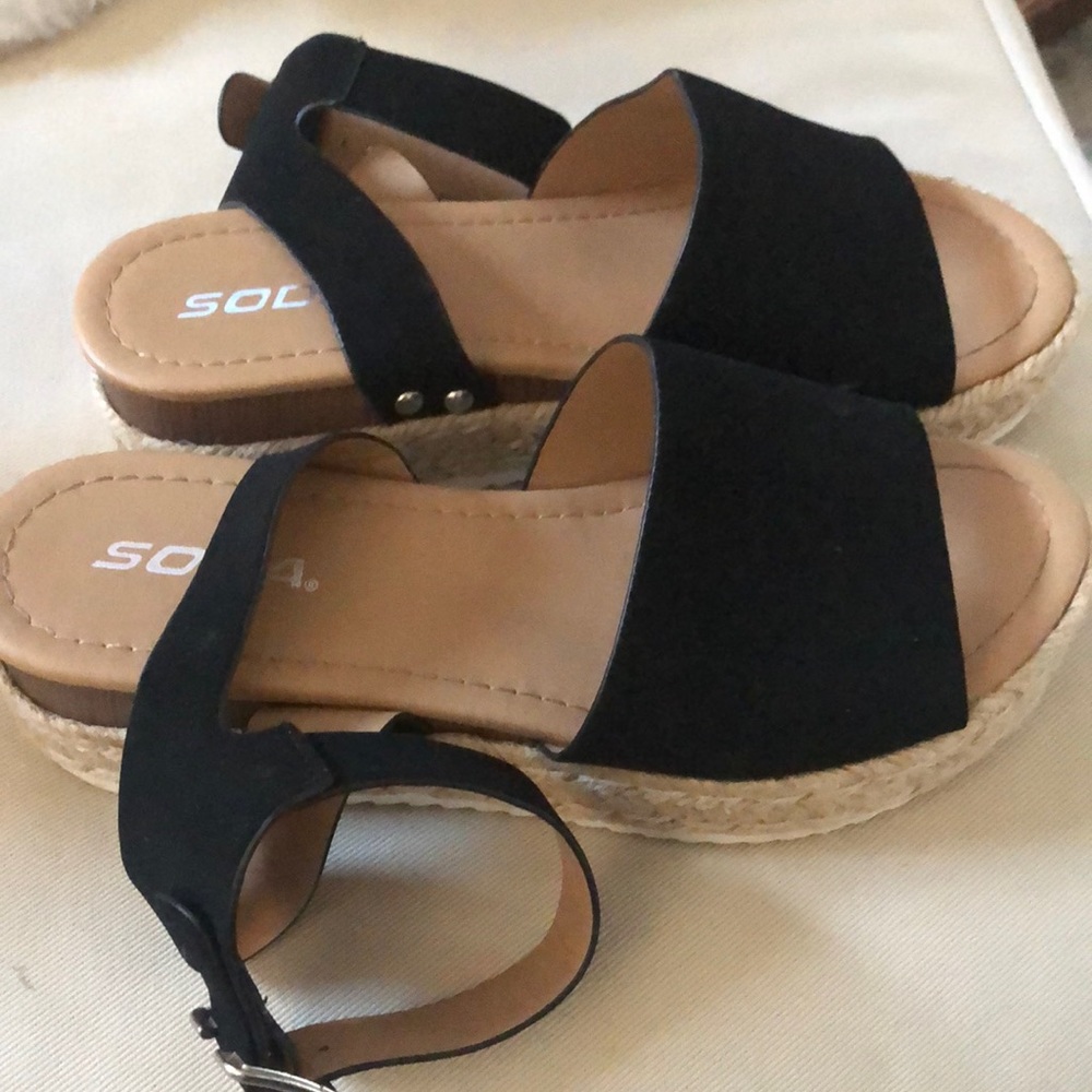 Soda black Sandler size 7.5